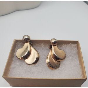 Barclay vintage Gold plated peacock shine estate clip on‎ earrings